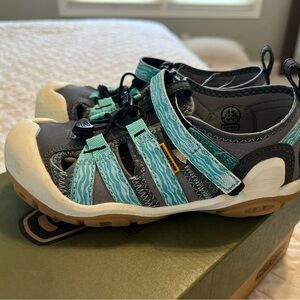 Keen youth Knotch Creek Closed toe sandal/water shoe